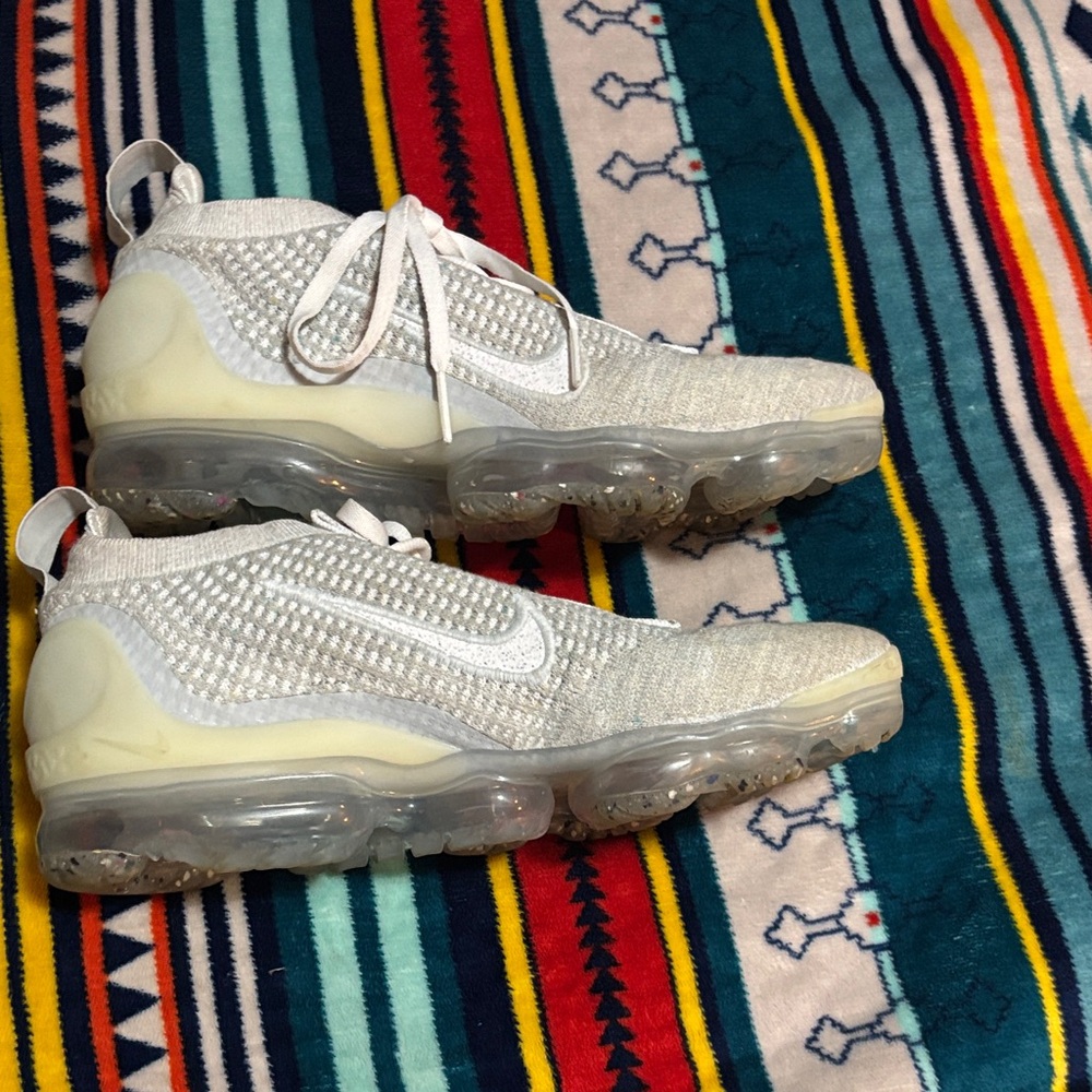 Stylish White Women's Sneakers - Picture 3 of 3